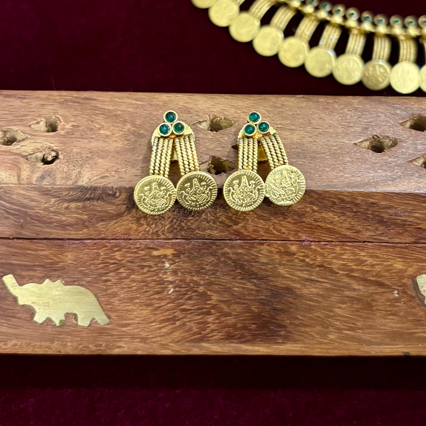 Nandini Kashu Necklace Set