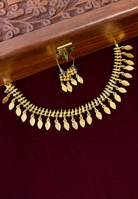Veda Antique Elakkathali Necklace Set
