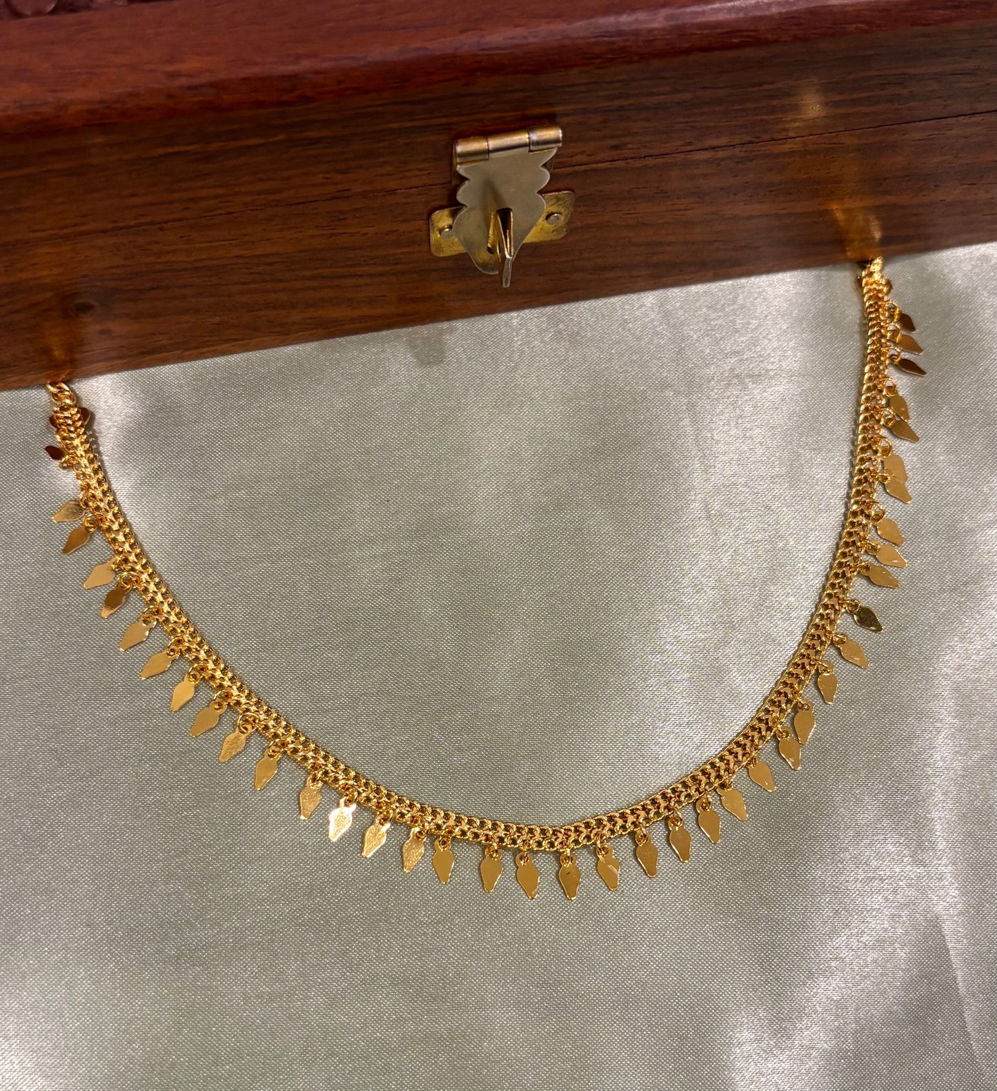 Vihana Gold Plated Single layer Elakkathali Necklace