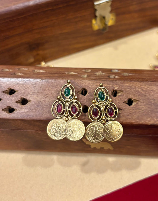 Samyukta Layered Kashu Choker.