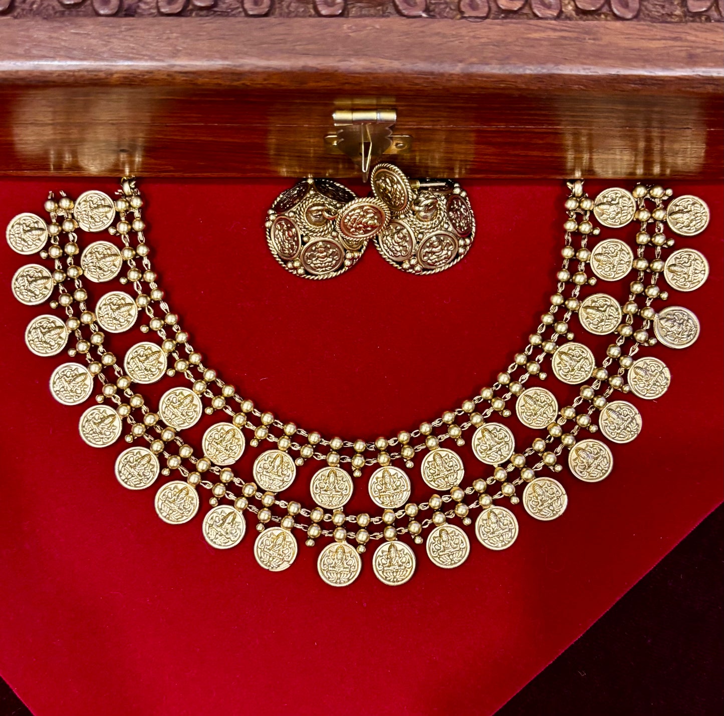 Kashu Choker Set.