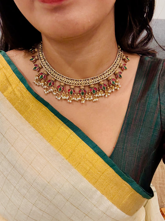 Vaishnavi Kemp Pearl Choker Set
