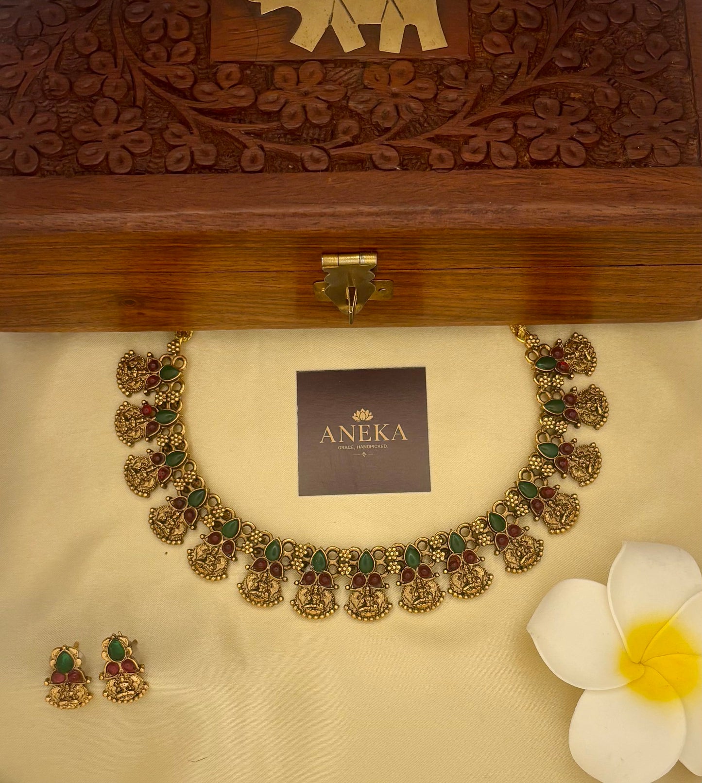 Veda  Kemp Stone Necklace Set Multi Colour
