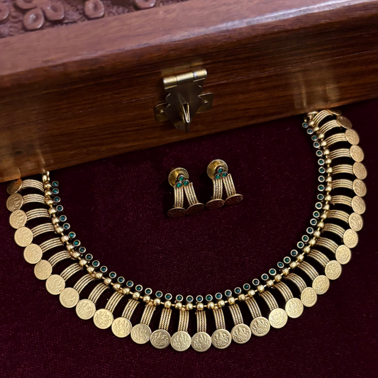 Nandini Kashu Necklace Set
