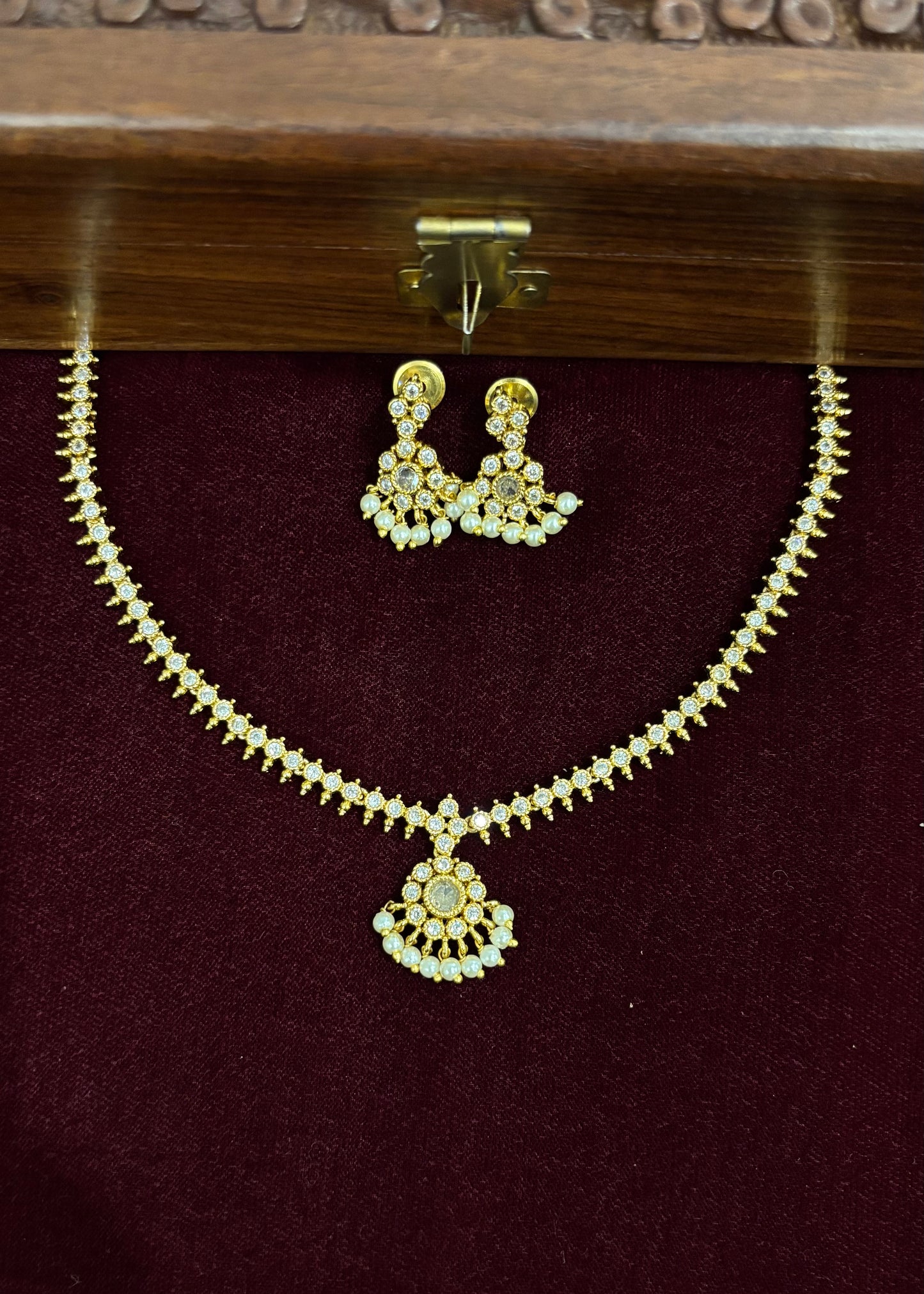 Rathna Attigai Necklace Set - White