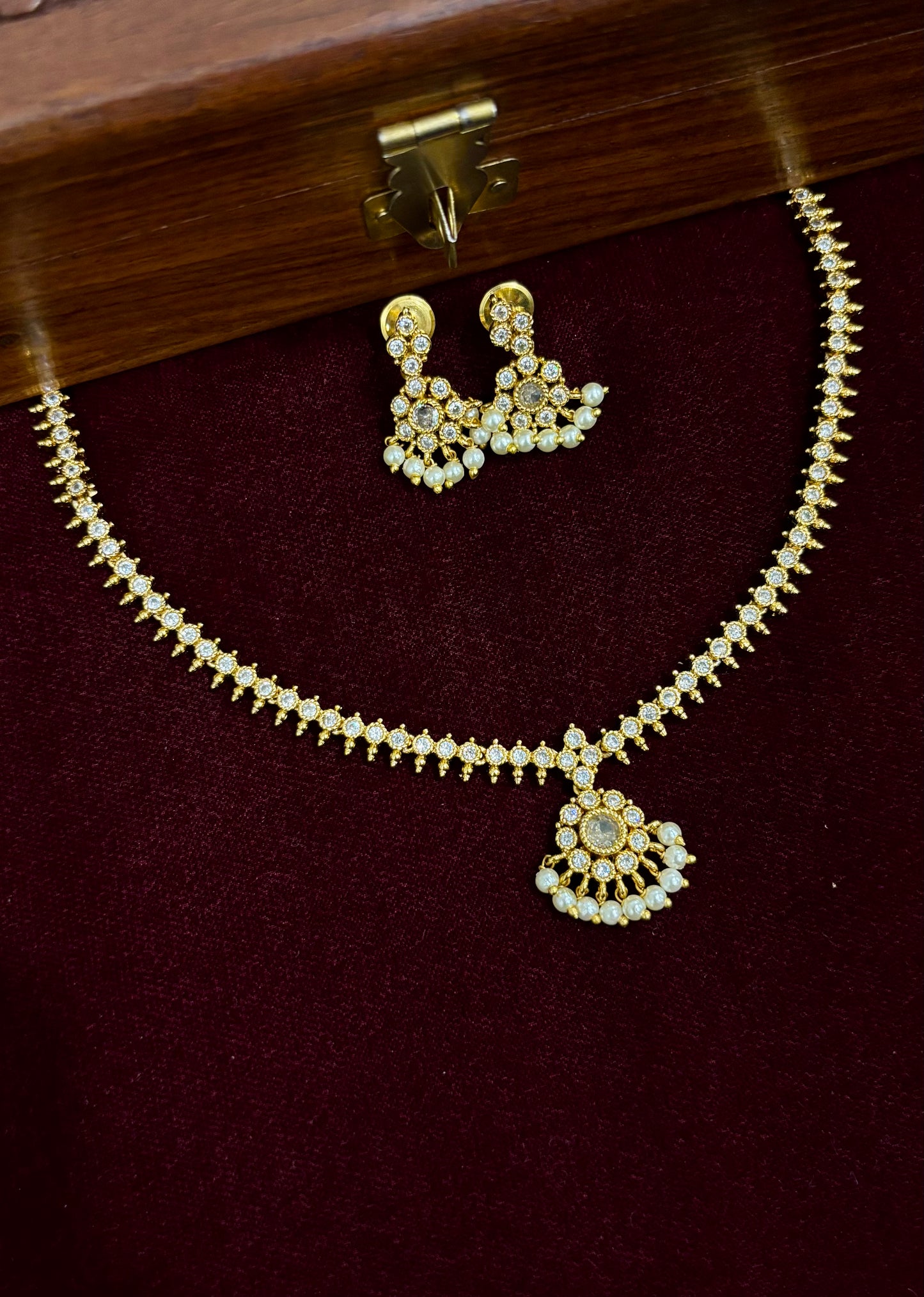 Rathna Attigai Necklace Set - White