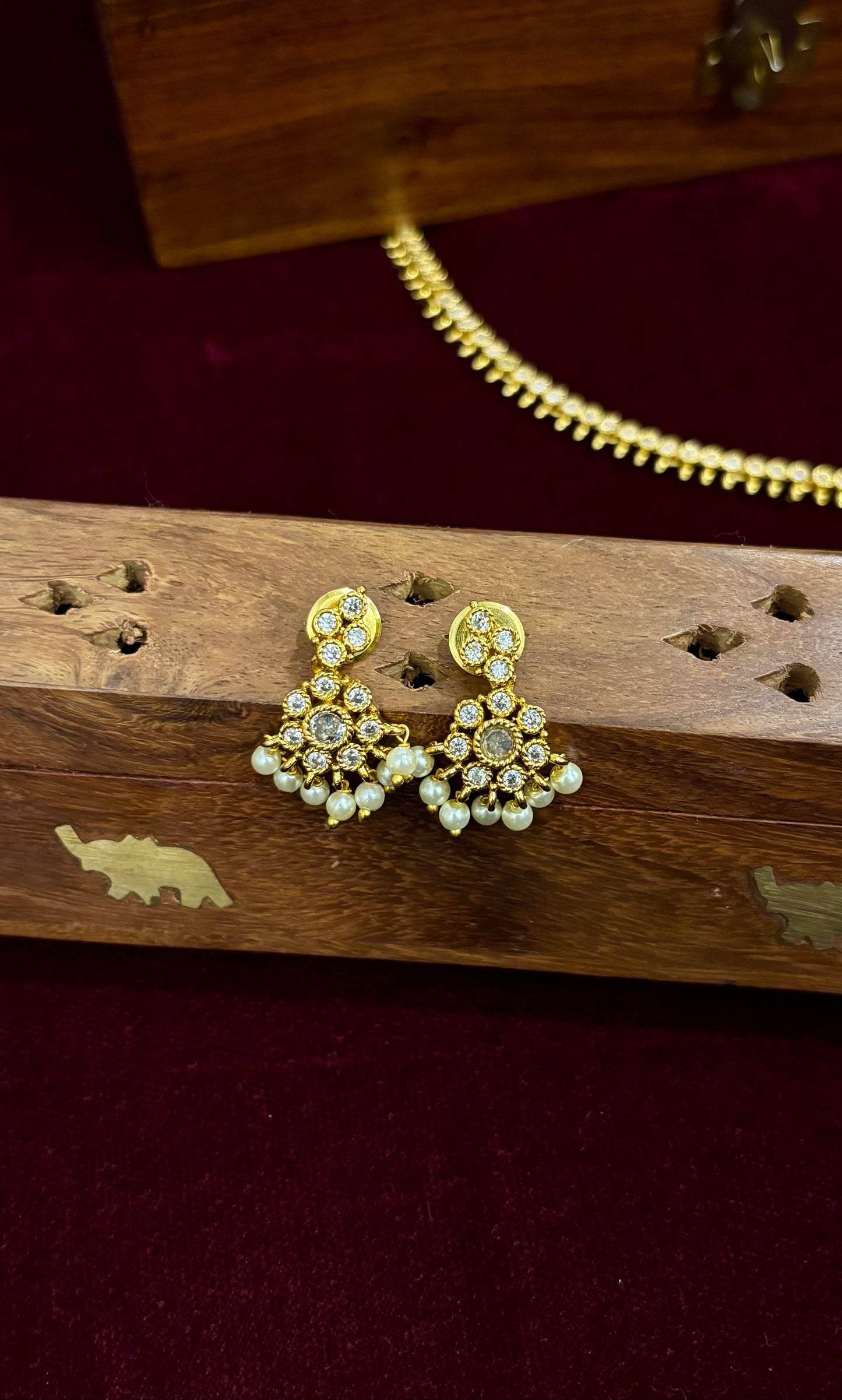 Rathna Attigai Necklace Set - White