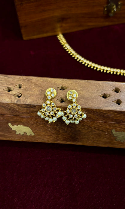 Rathna Attigai Necklace Set - White