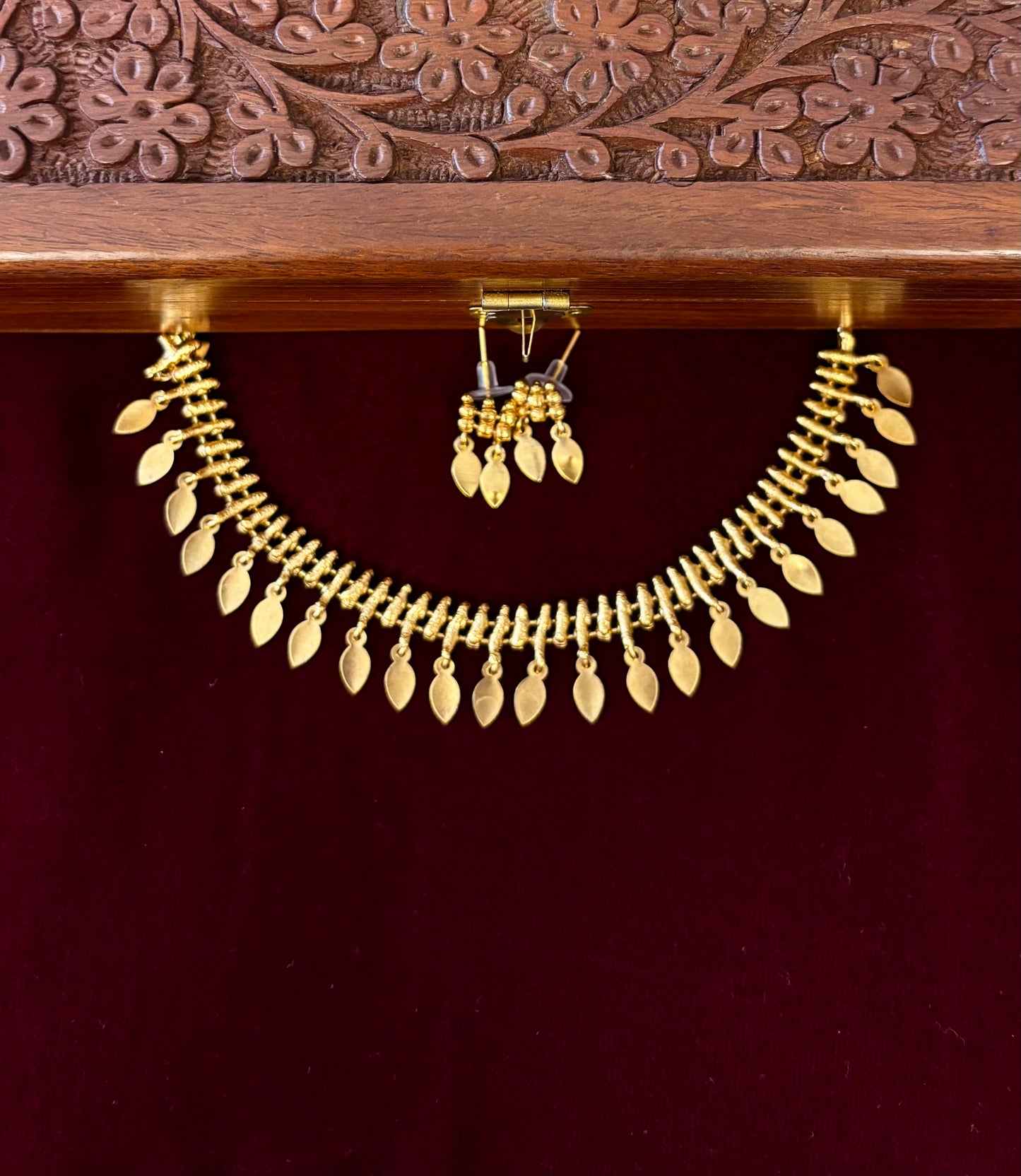 Veda Antique Elakkathali Necklace Set