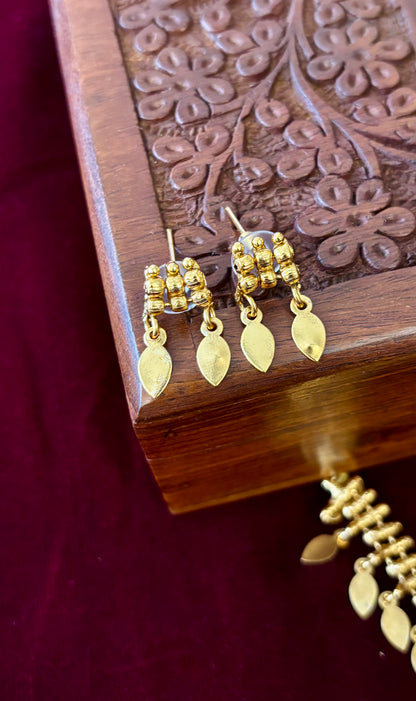 Veda Antique Elakkathali Necklace Set