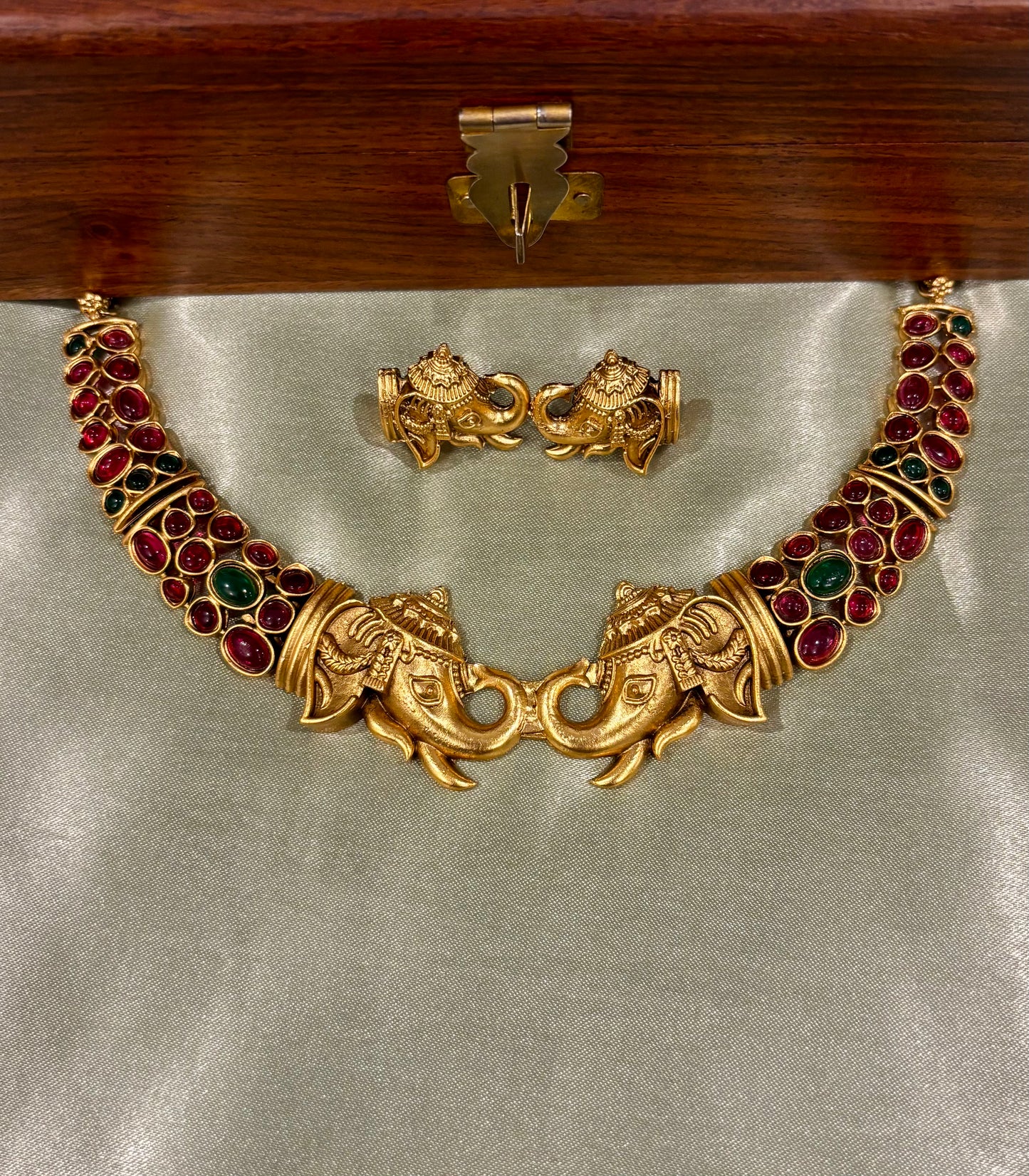 Gaja Ratna Necklace Set