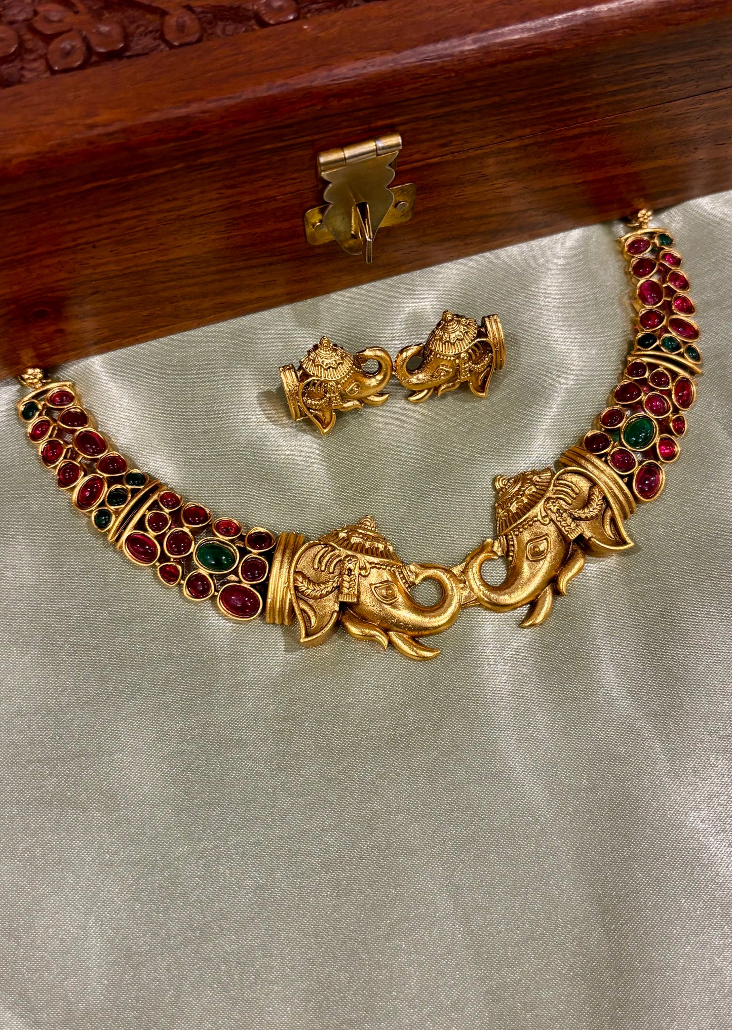Gaja Ratna Necklace Set