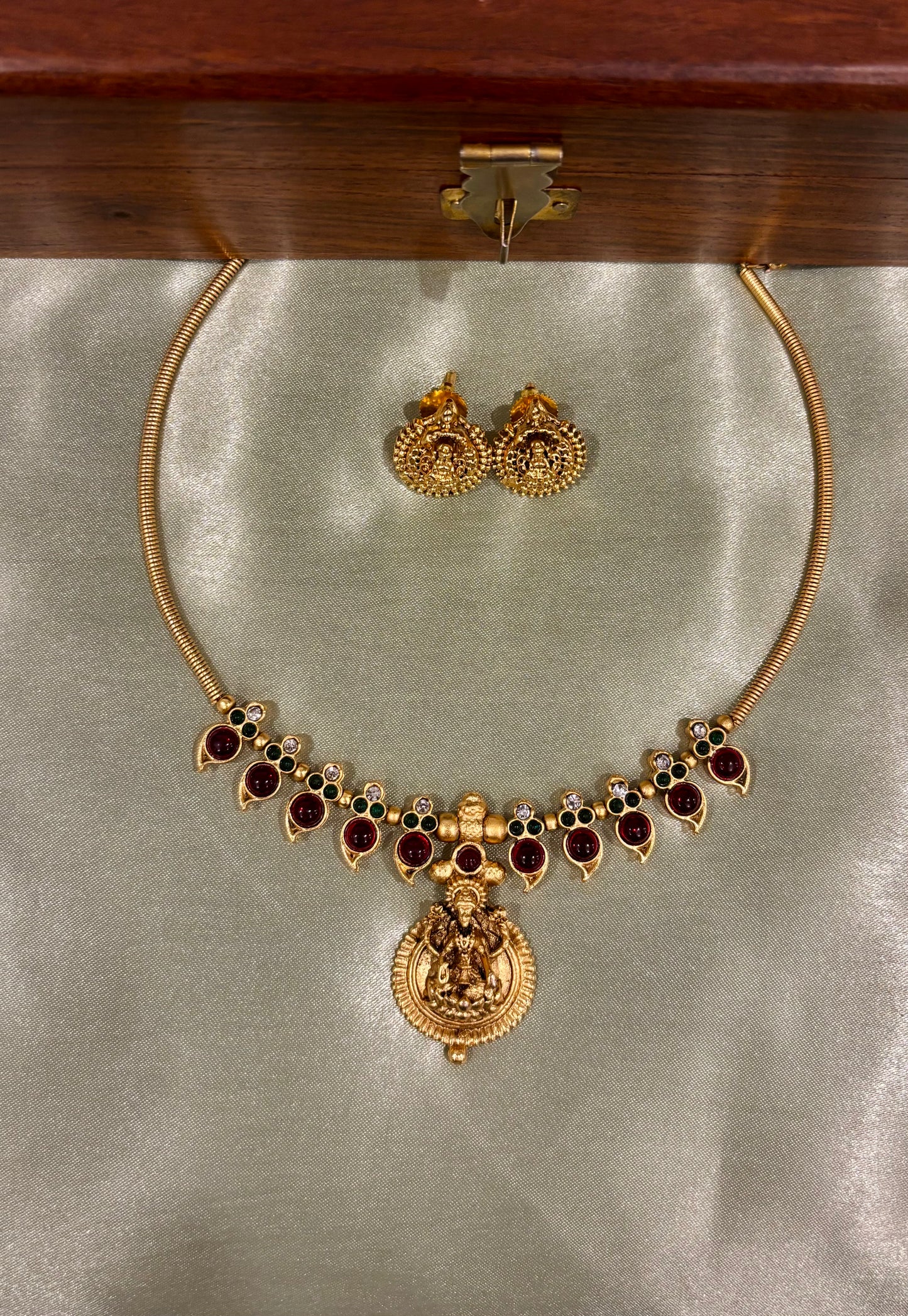 Ratnavika Lakshmi Temple Necklace Set