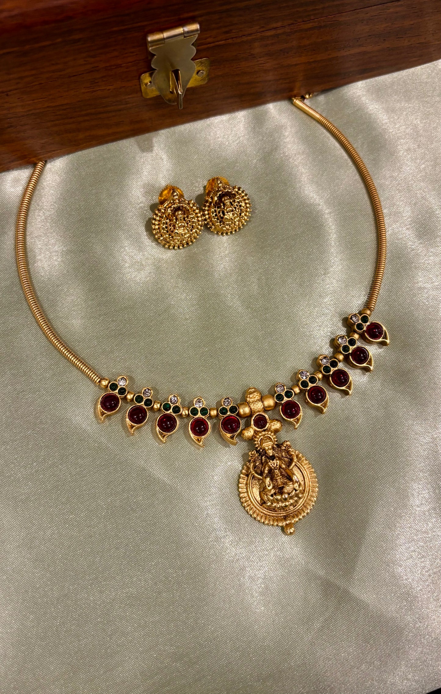 Ratnavika Lakshmi Temple Necklace Set