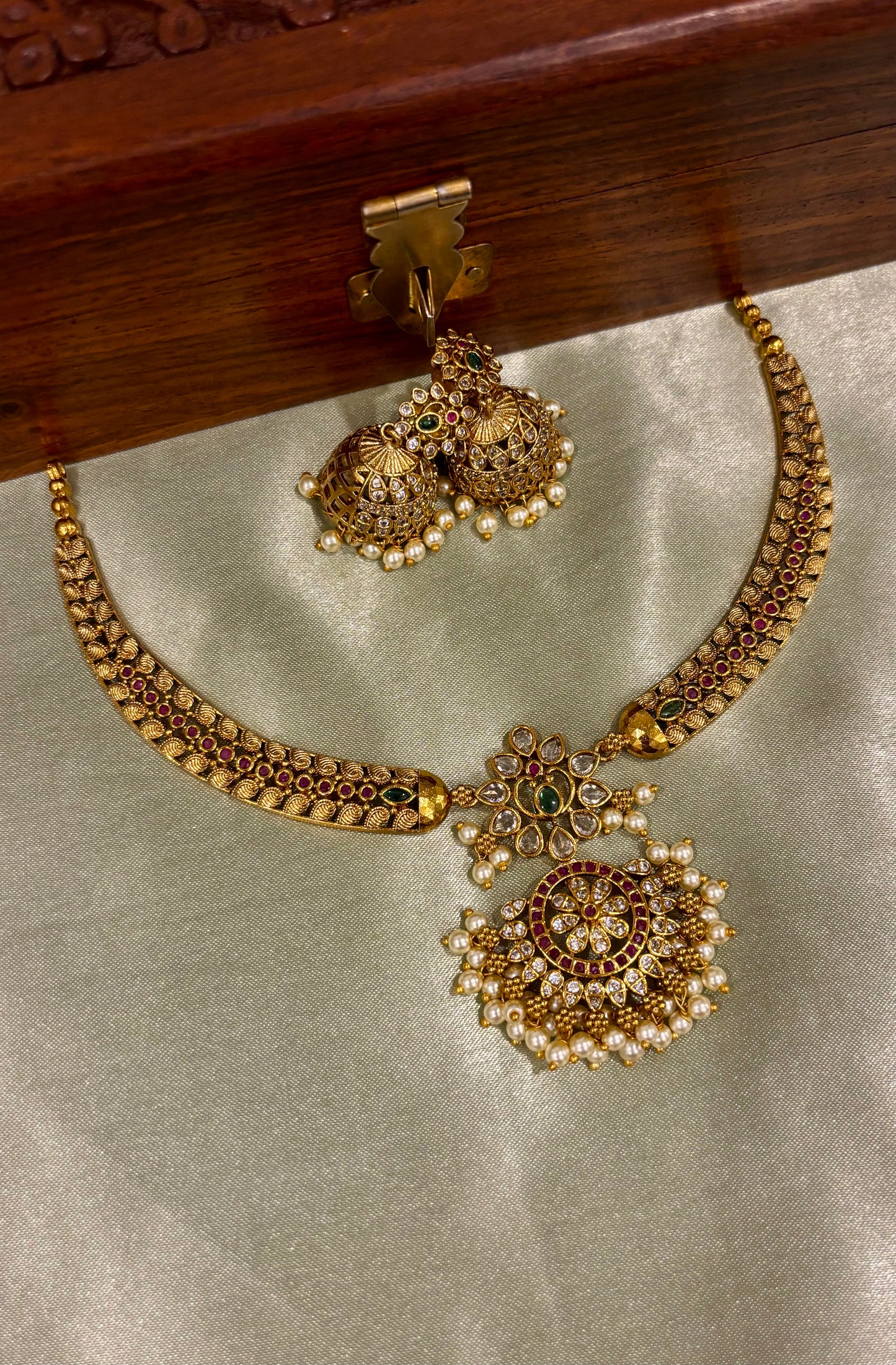 Padma Ratna Hasli Necklace Set