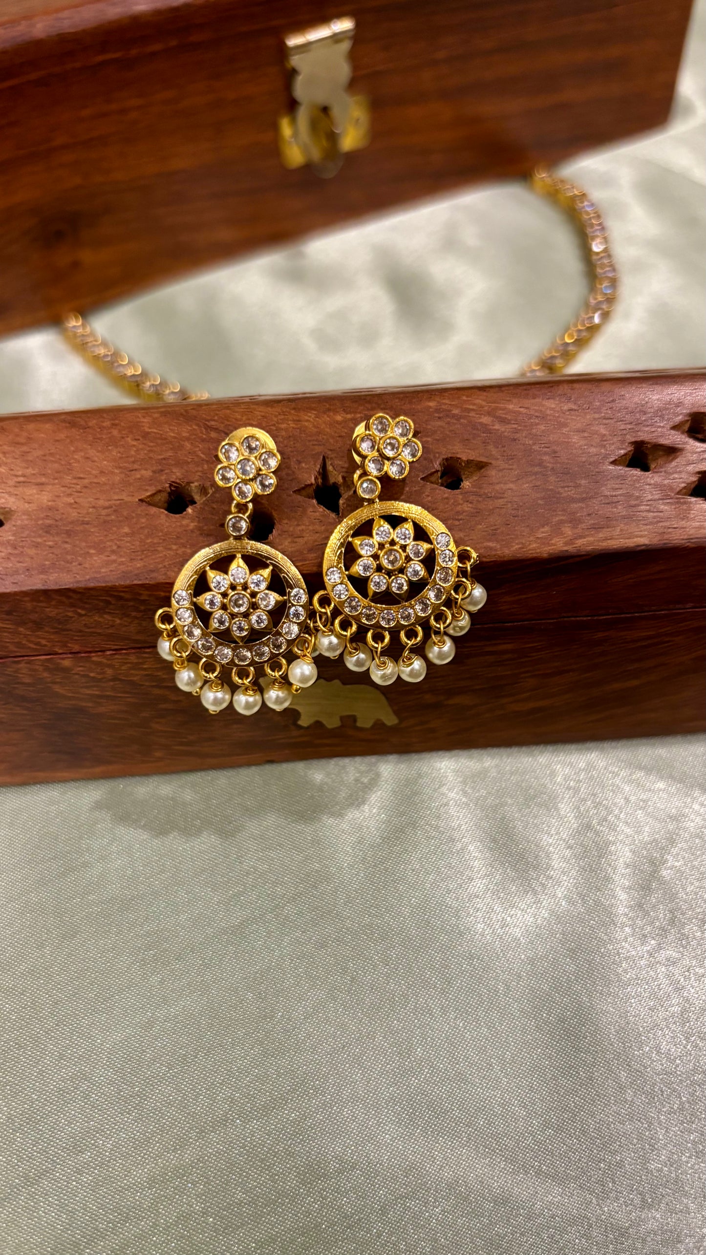 Miraya Kemp Attigai Necklace Set