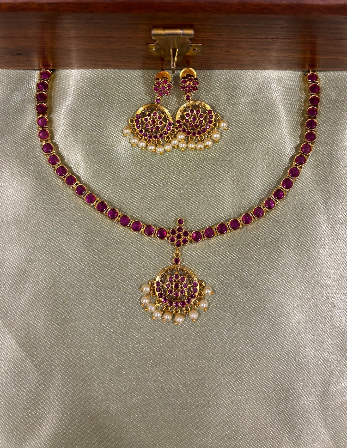 Miraya Kemp Attigai Necklace Set