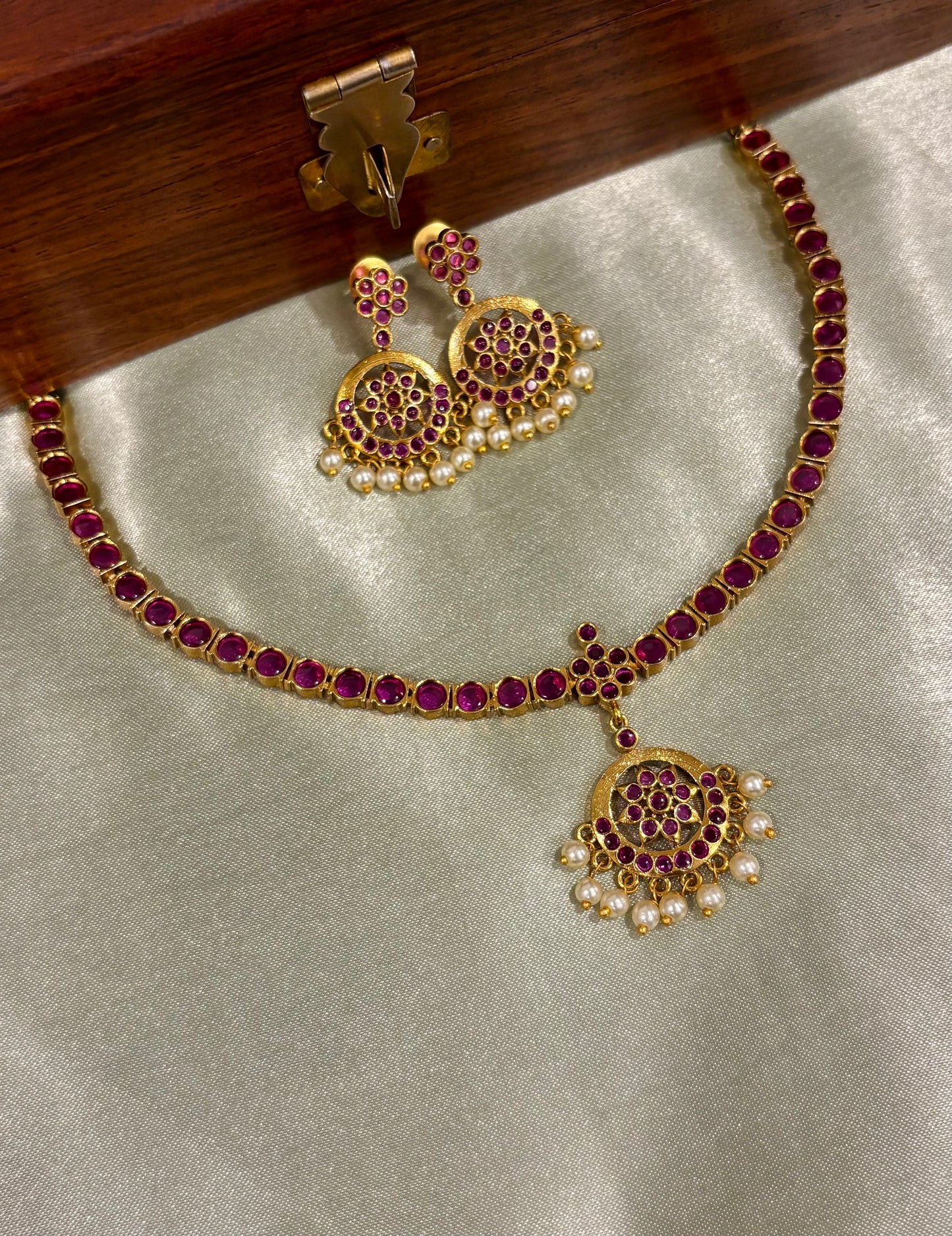 Miraya Kemp Attigai Necklace Set