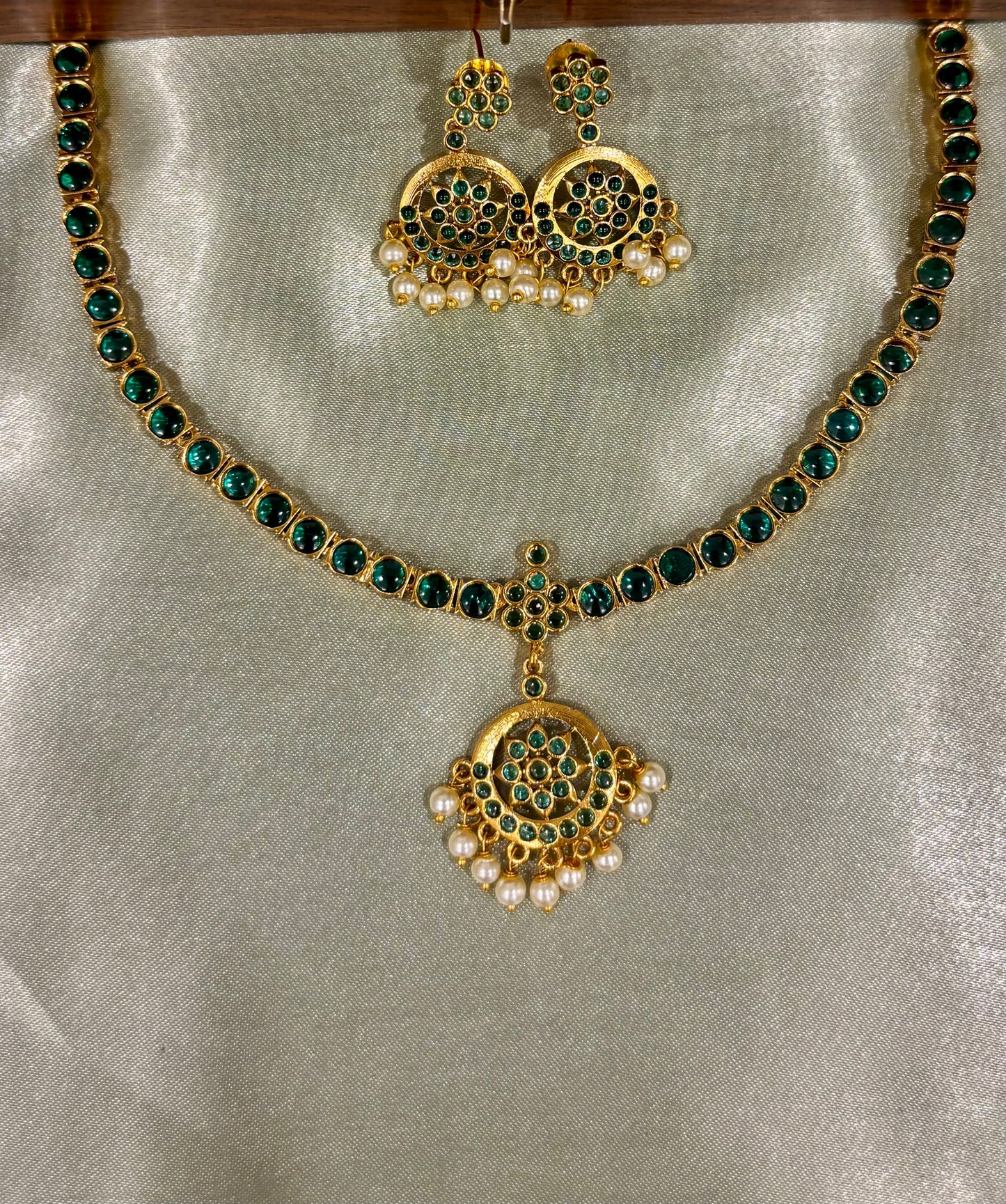 Miraya Kemp Attigai Necklace Set