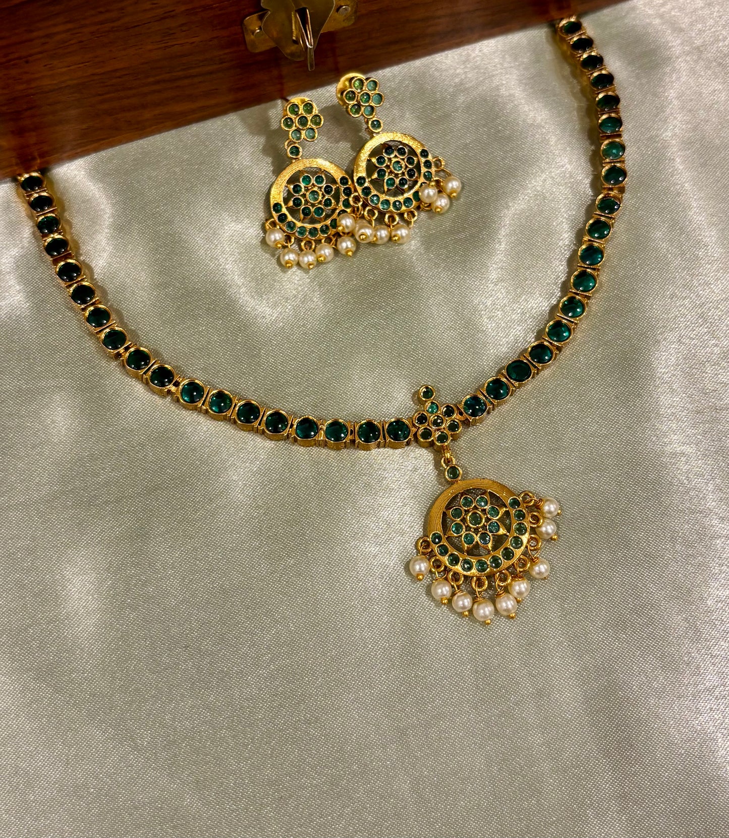 Miraya Kemp Attigai Necklace Set
