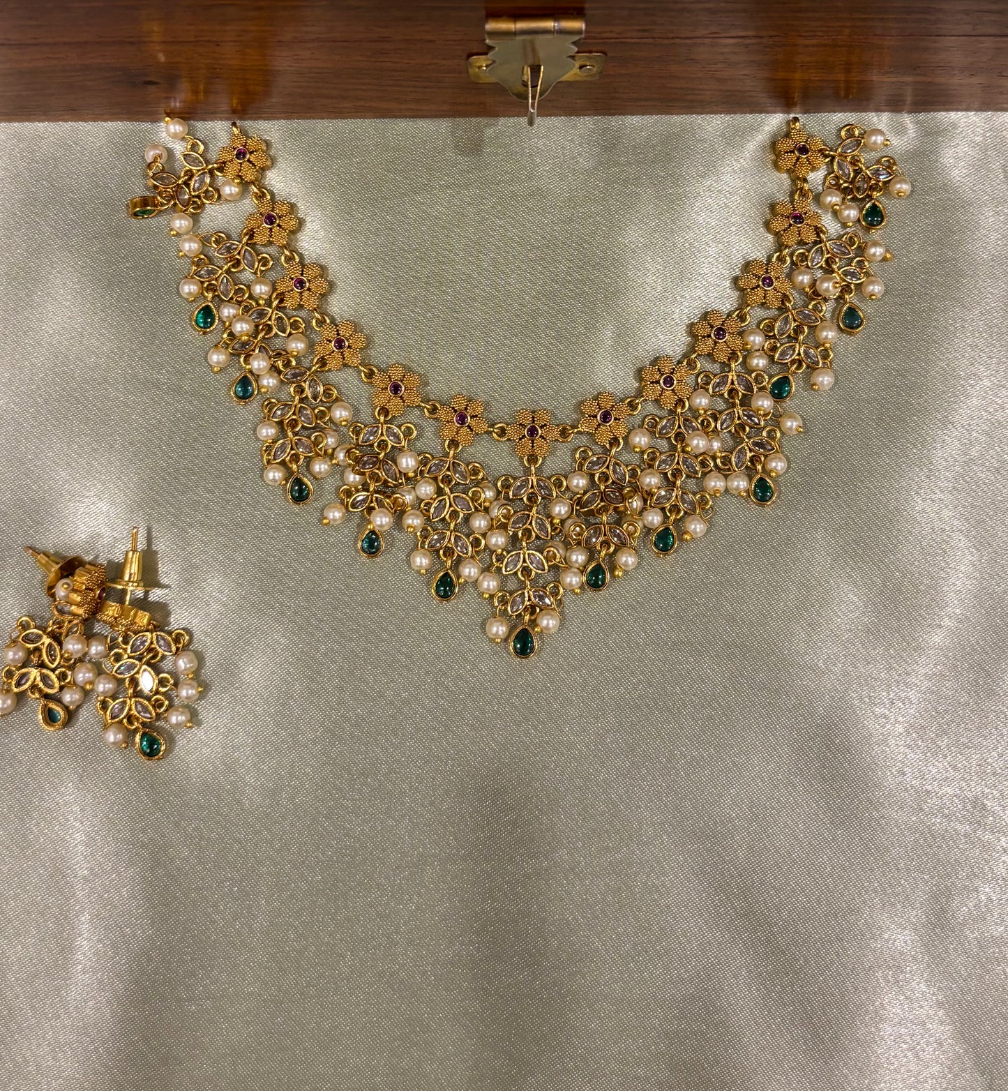 Avika Pearl Choker Necklace Set