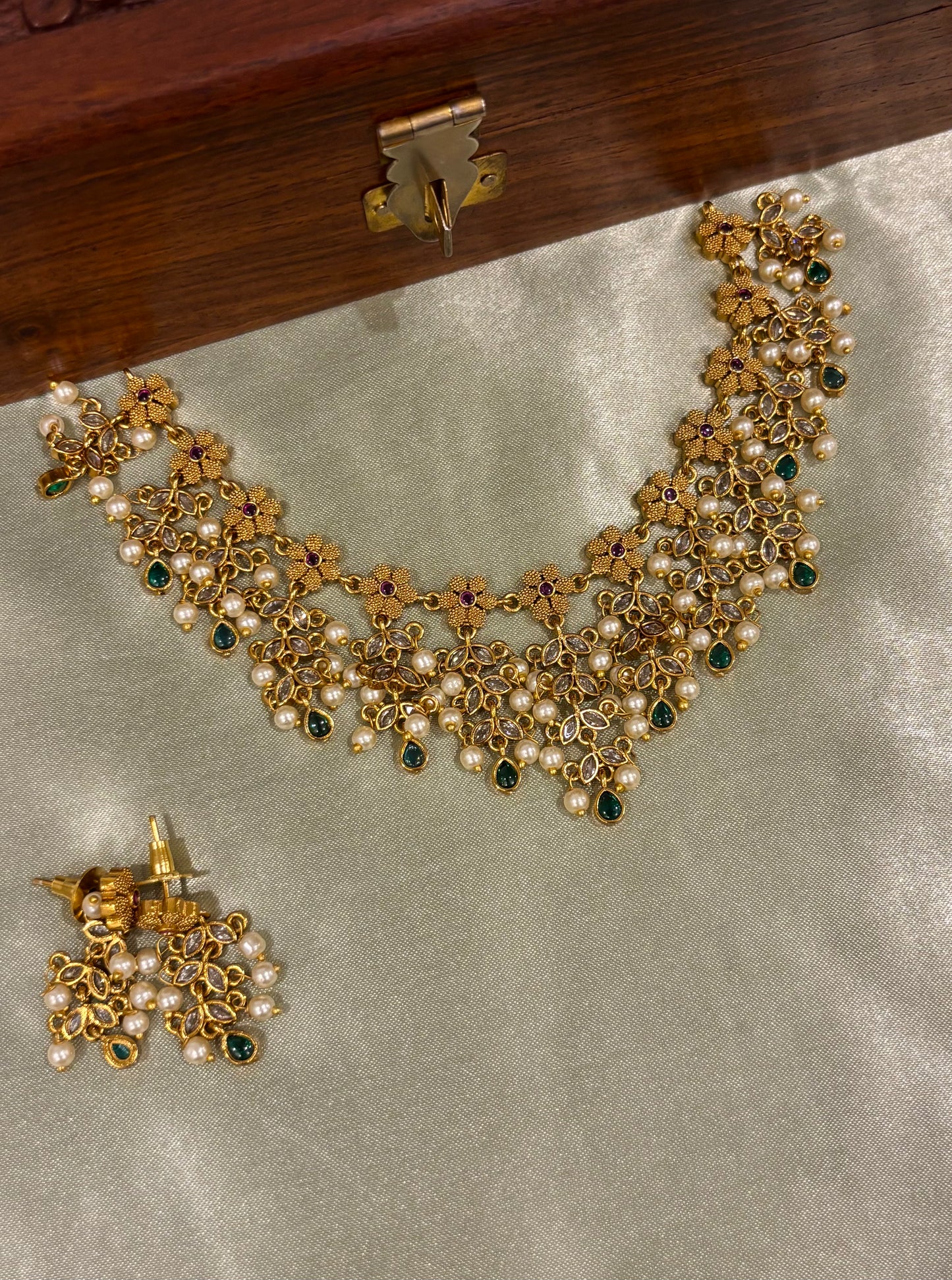 Avika Pearl Choker Necklace Set