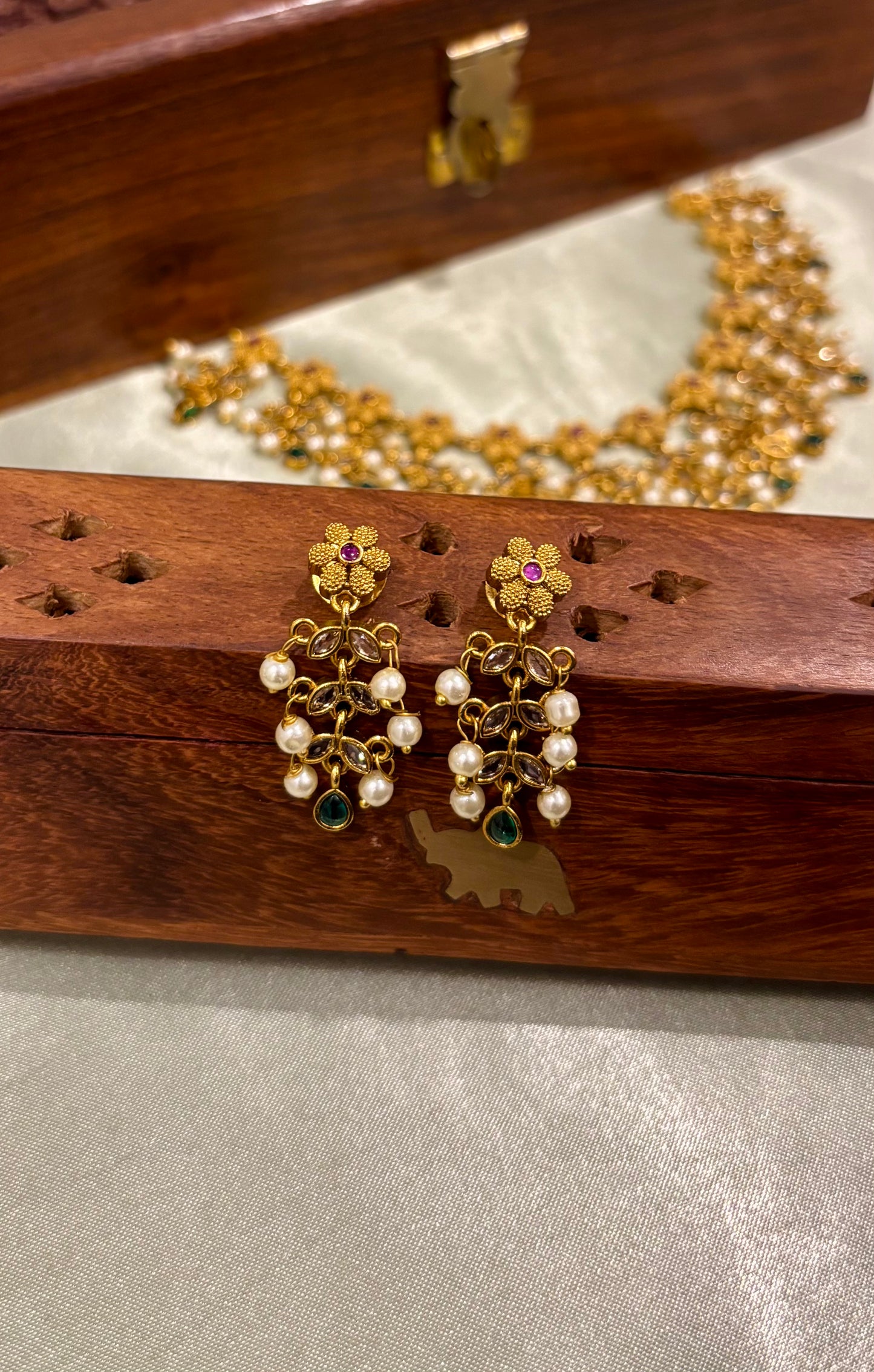 Avika Pearl Choker Necklace Set