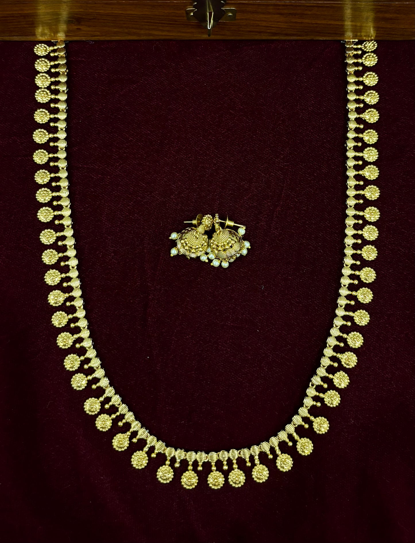 Vaidehi Kasu Long Necklace Set