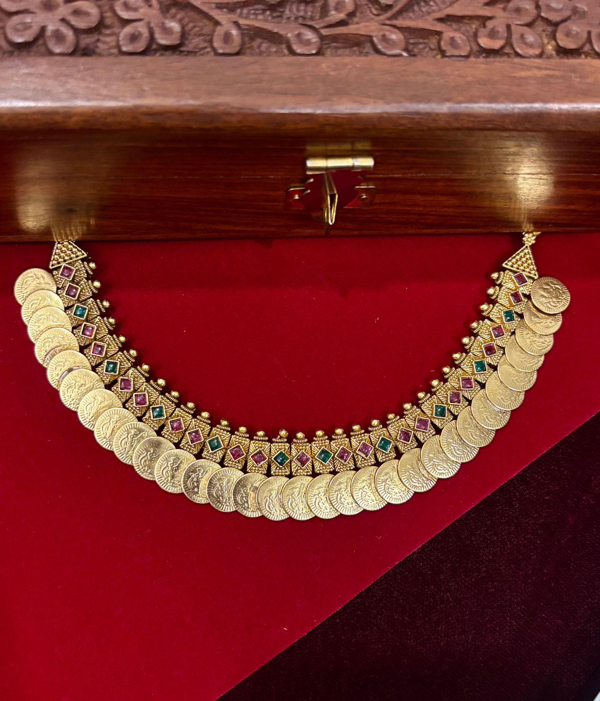Ahalya Coin Kemp Choker.
