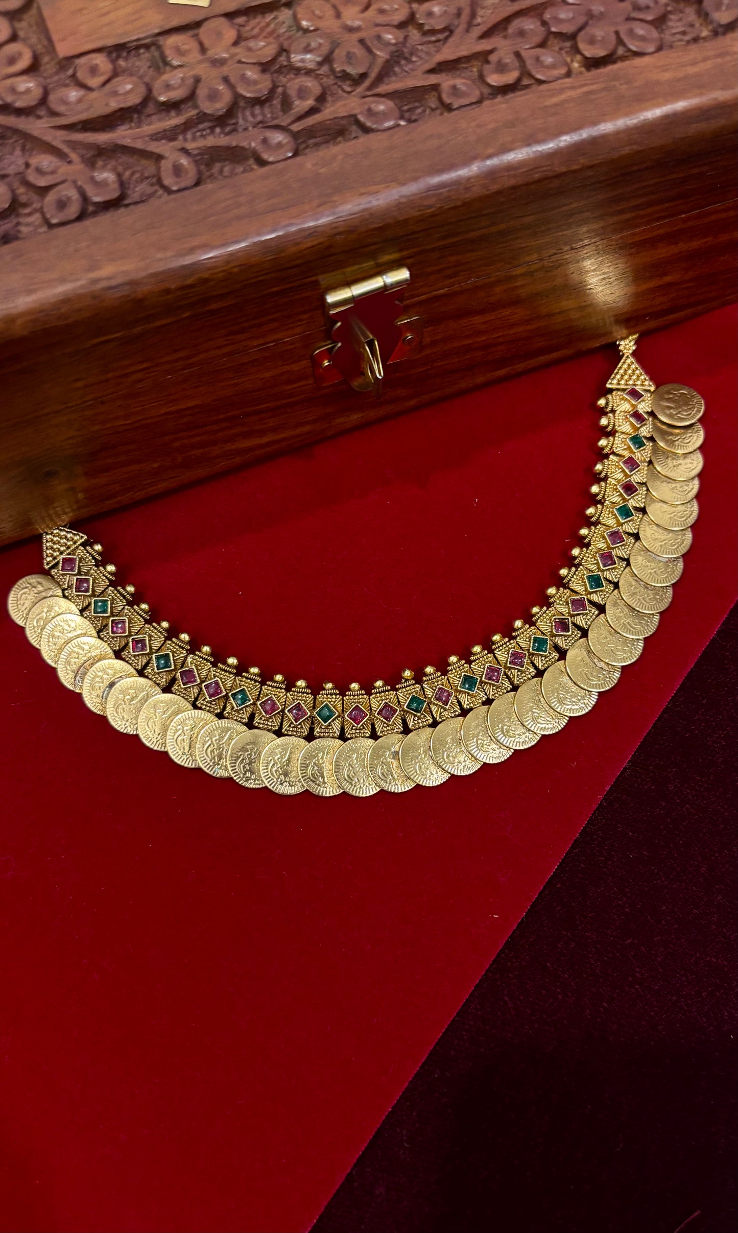 Ahalya Coin Kemp Choker.