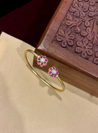 Gulabi Premium Jadau Kundan Bracelet.