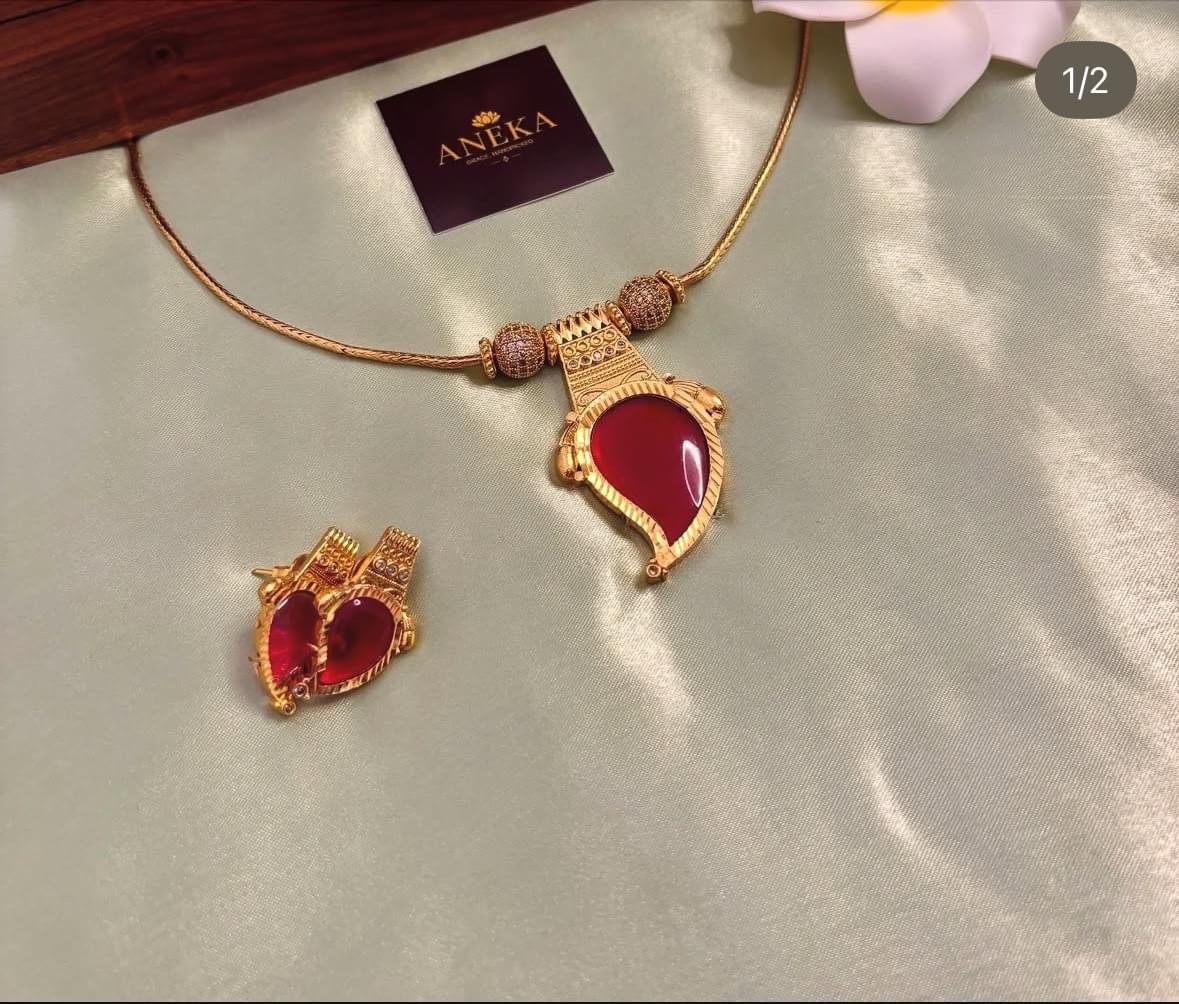 Manthira Necklace Set.