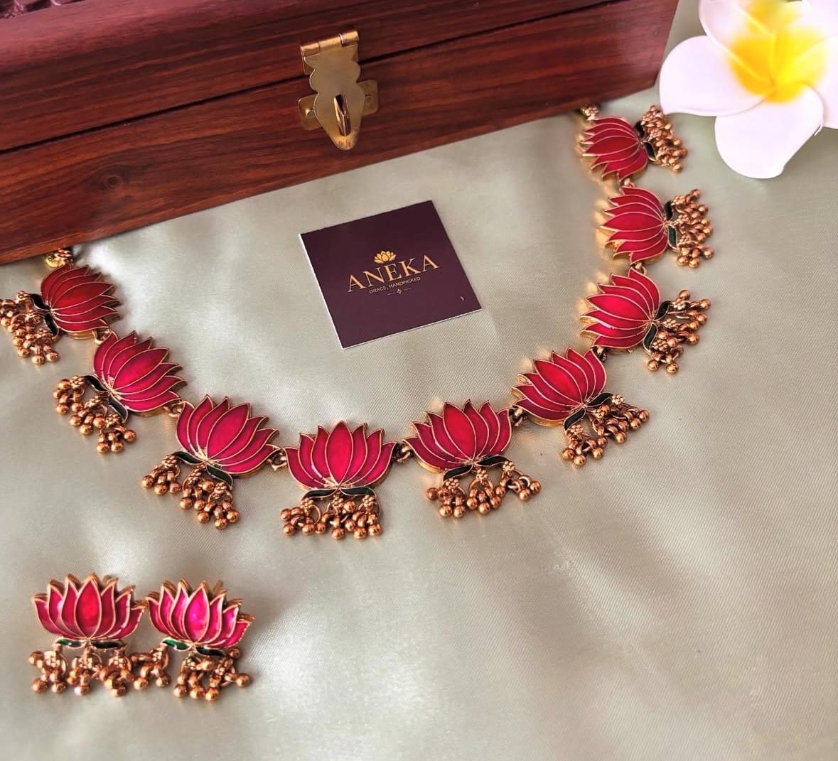 Arunika Lotus Choker Set.