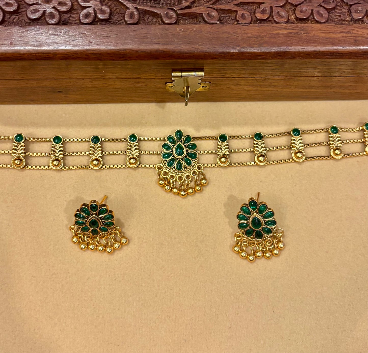 Amrita Kemp Stone Choker Set
