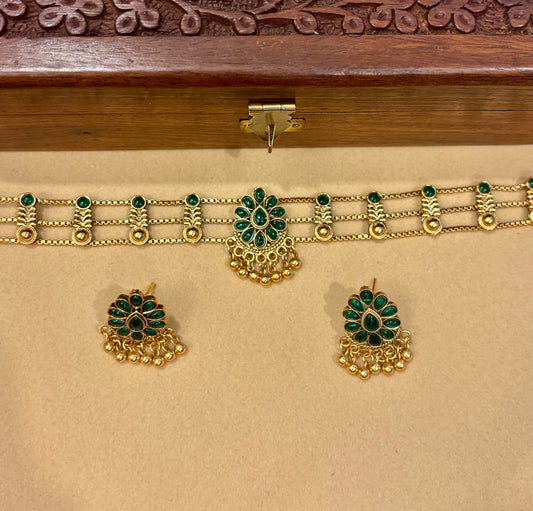 Amrita Kemp Stone Choker Set