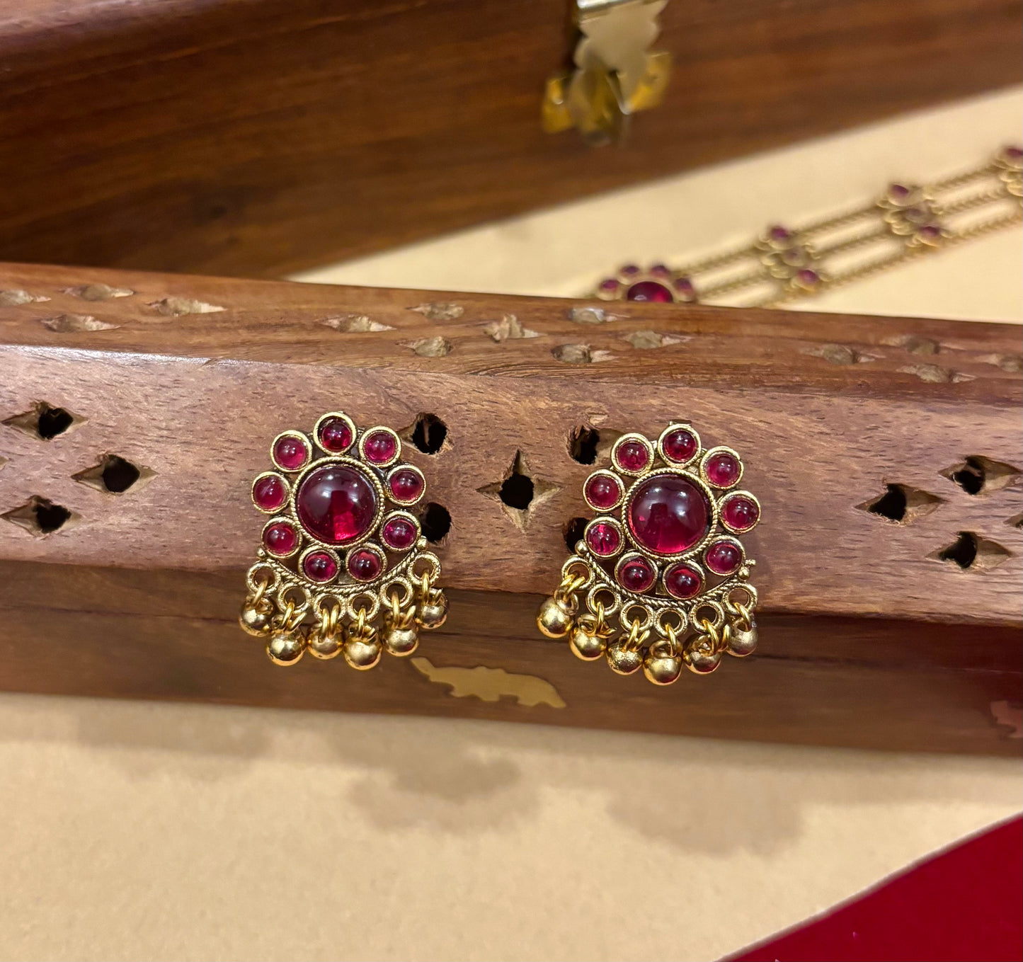Amrita Kemp Stone Choker Set