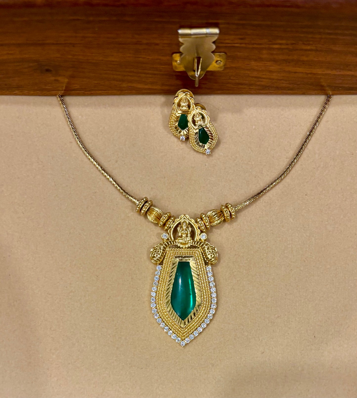 Keerthi Palakka Pendant Chain.