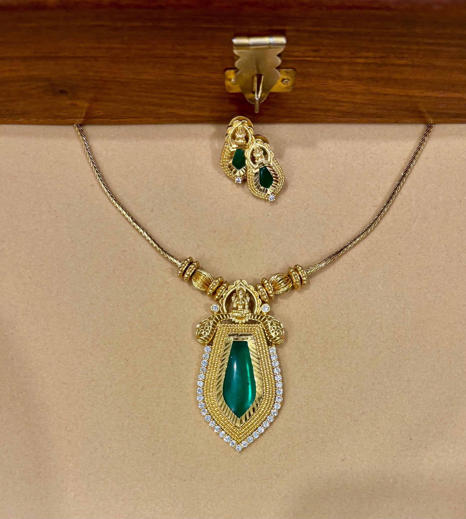 Keerthi Palakka Pendant Chain.