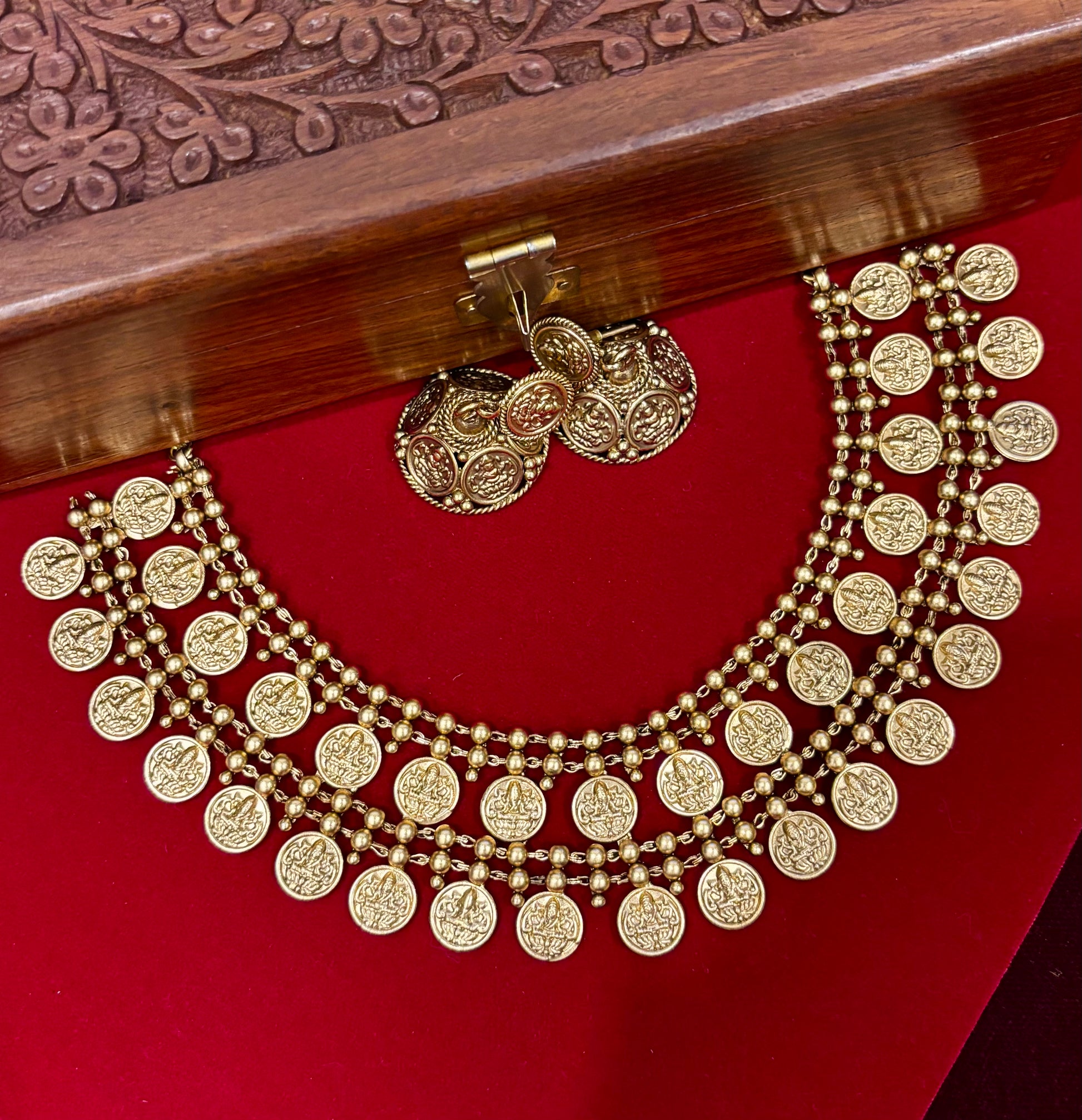 Kashu Choker Set.