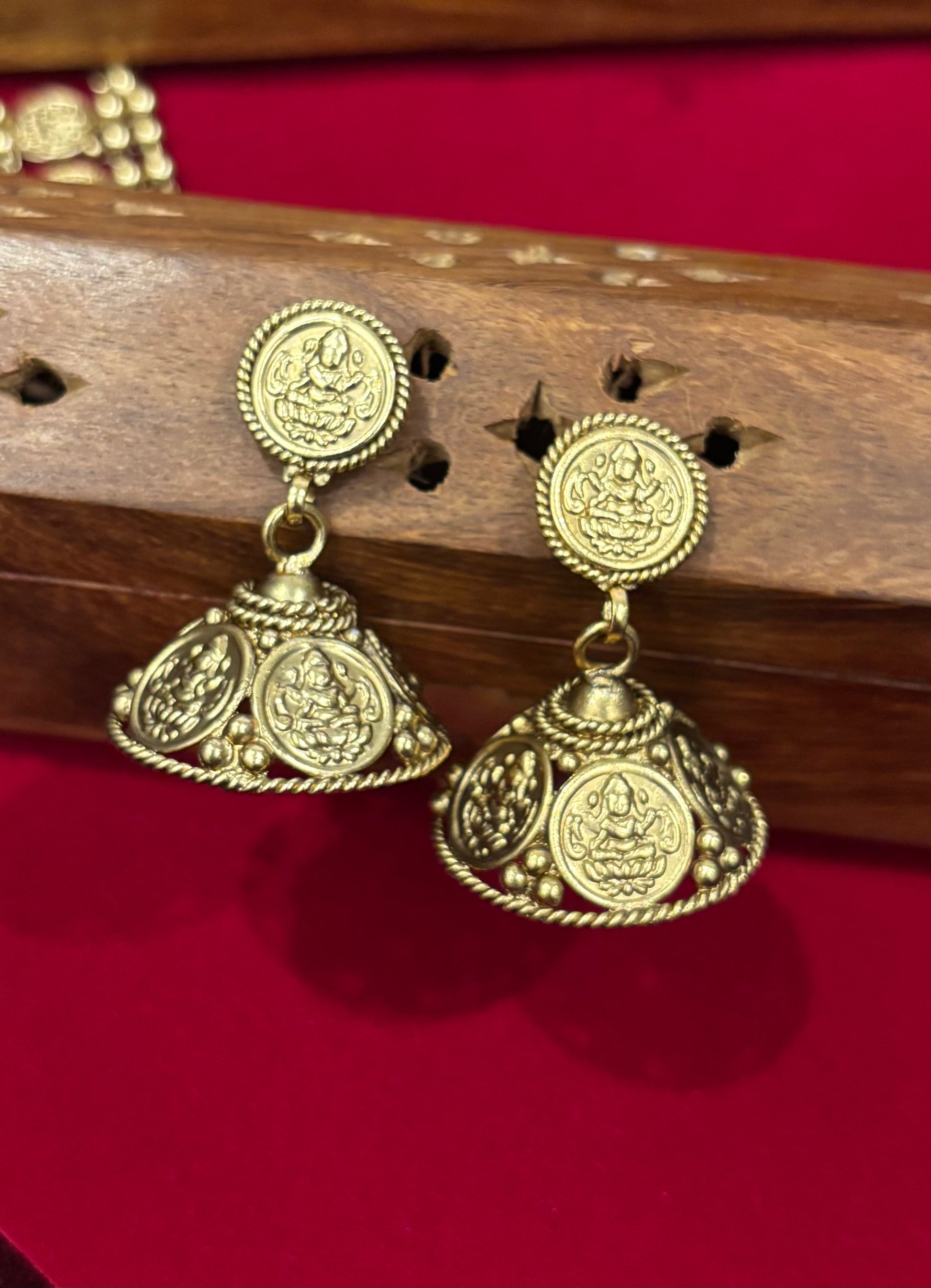 Kashu Choker Set.