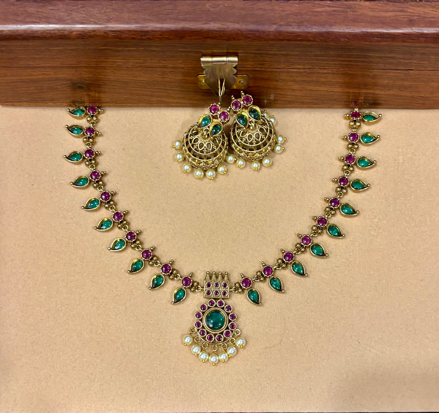 Advaya Palakka Necklace Set.