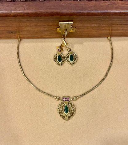 Harini Emerald Pendant Necklace Set