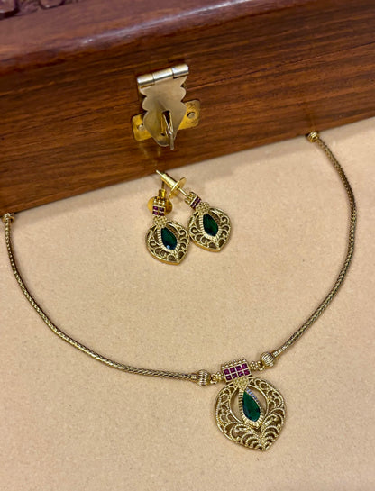 Harini Emerald Pendant Necklace Set