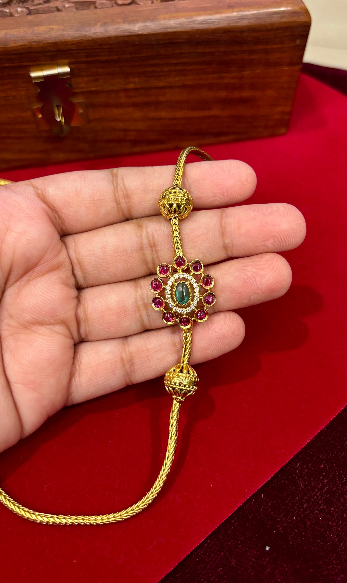 Anvika Mugappu Chain