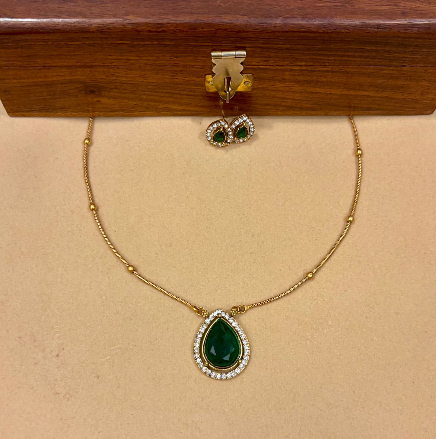 Meher Emerald Pendant Chain.