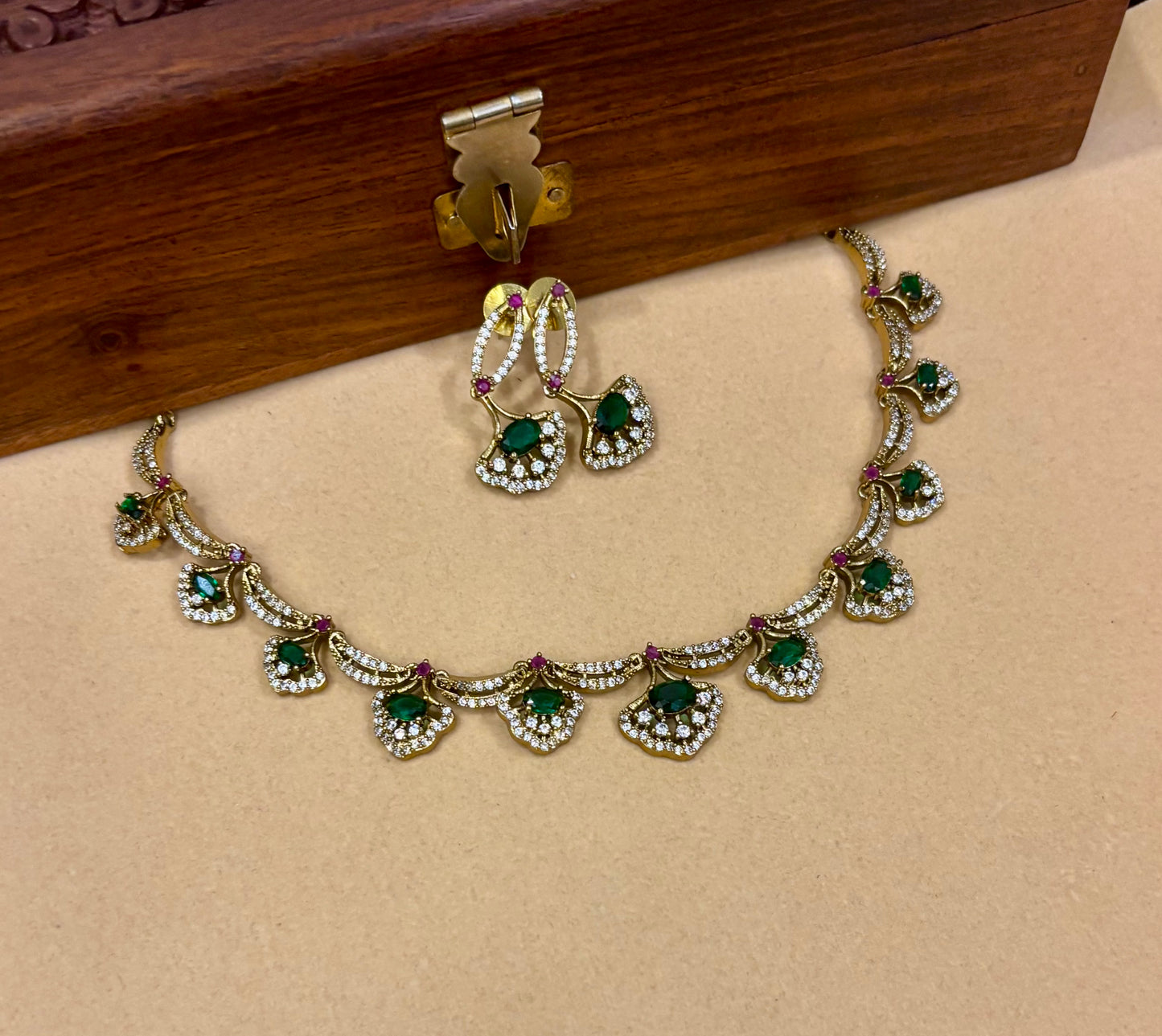 Zaina Victorian Diamond Necklace Set.