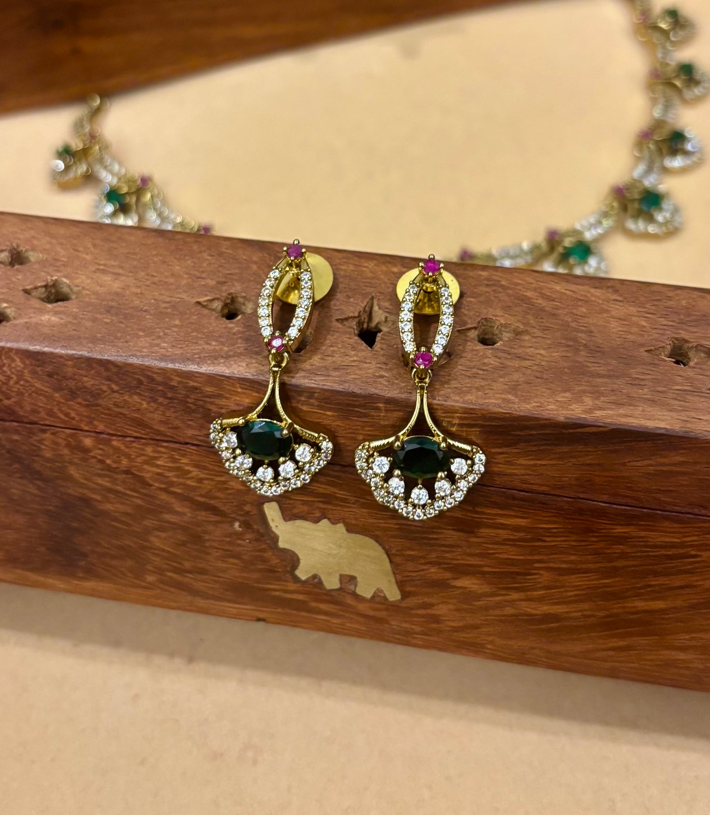 Zaina Victorian Diamond Necklace Set.