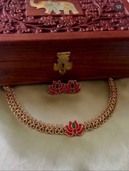 Kamala Enamel Choker Set.