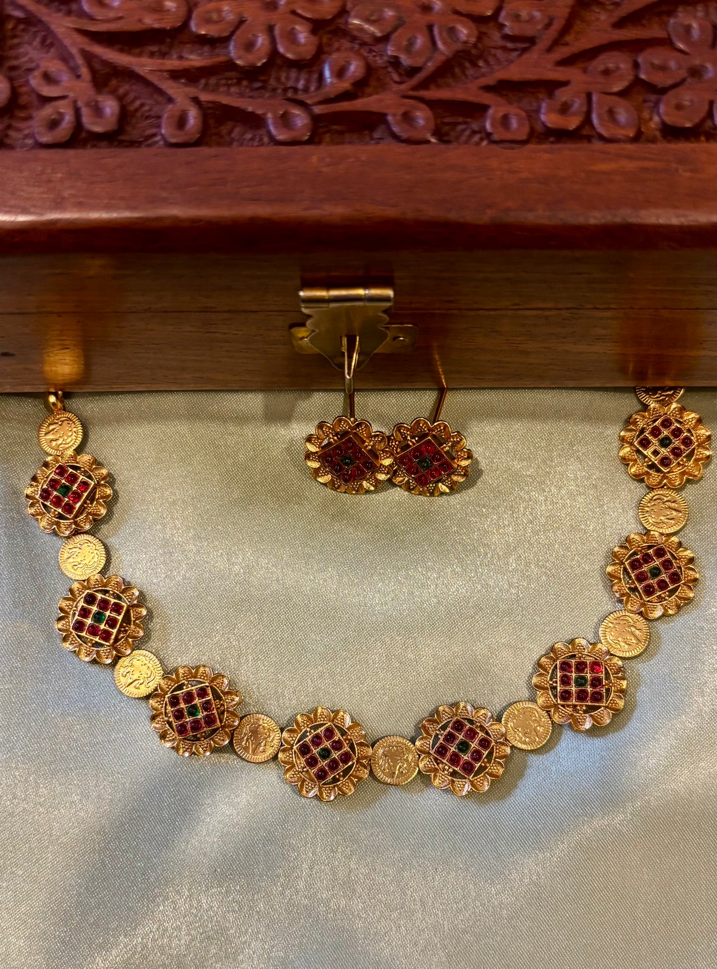 Kaveri Kemp Kasu Choker