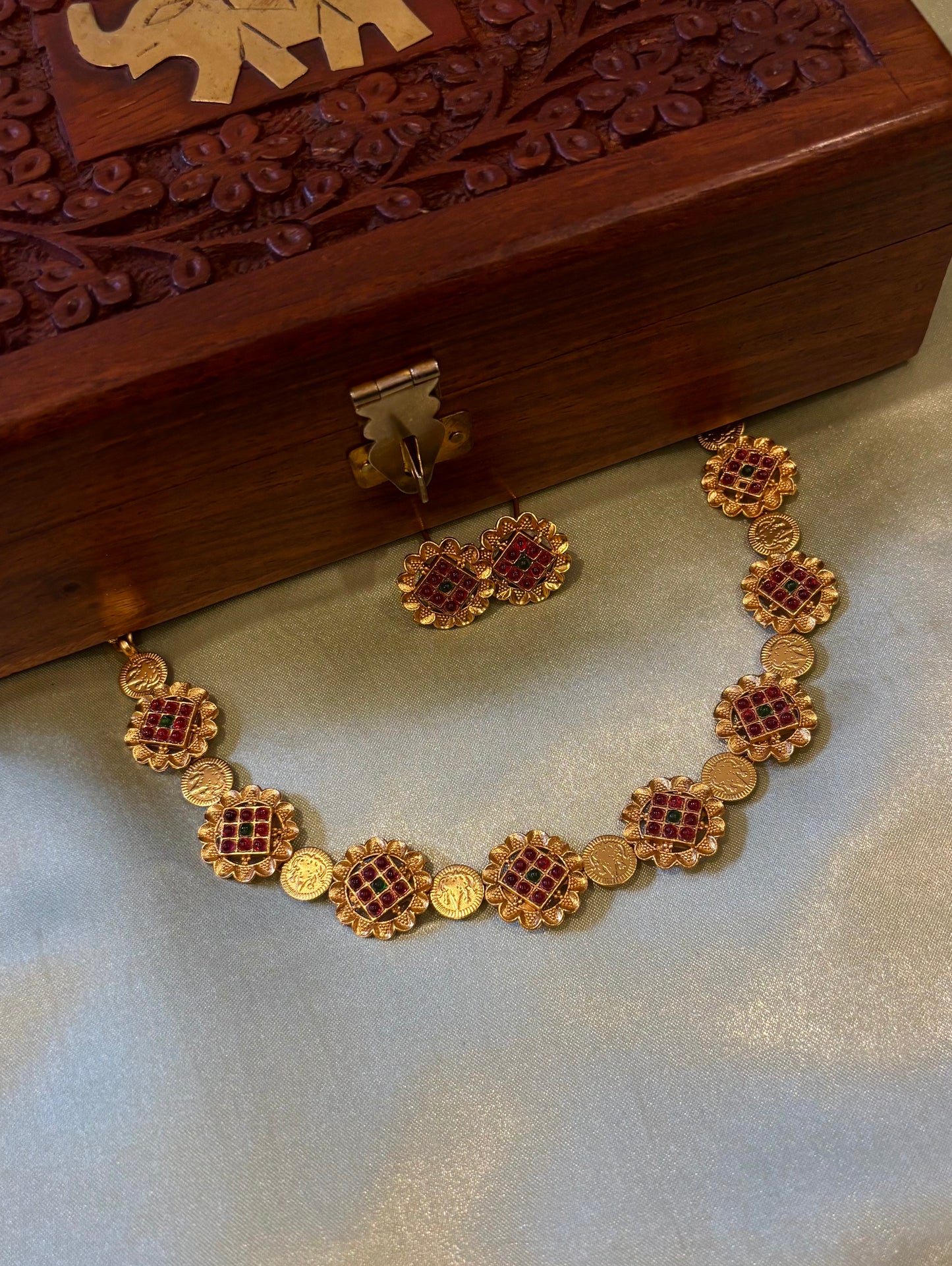 Kaveri Kemp Kasu Choker